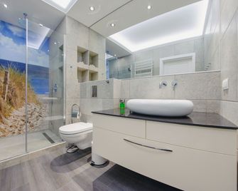 Aura, Sun & Snow - Gdansk - Baño