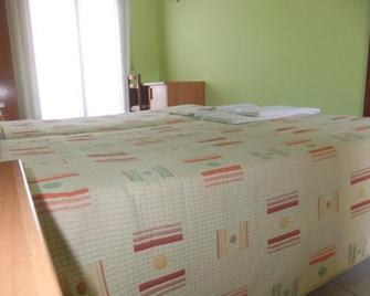 Pensió L'Estada - Sant Joan les Fonts - Habitación
