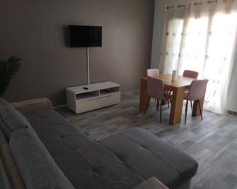 T3 idéalement situé a Toulon - Toulon - Living room