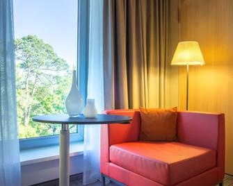 Park Inn by Radisson Frankfurt Airport - Frankfurt am Main - Living room