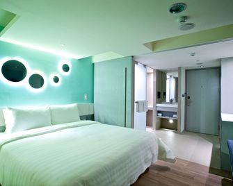 Fx Hotel Kaohsiung Zhonghua Road Branch - Kaohsiung