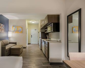 MainStay Suites Joliet I-80 - Joliet - Bedroom