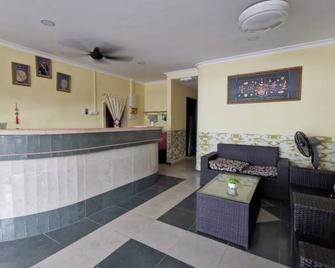 OYO 90086 My Seven Days Inn - Masai - Рецепція