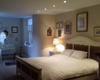 Luxury Apartment in Glasgow's Most Prestigious Address - Johnstone - Bedroom