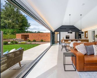 New - Luxury Country Living For Family & Friends - Market Harborough - Living room