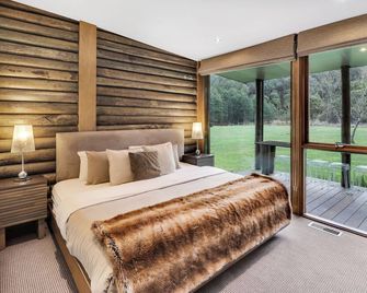 Play Shack river front 6 bedroom Winner Best Family Accom in AUS, Riverfront - Merrijig - Schlafzimmer