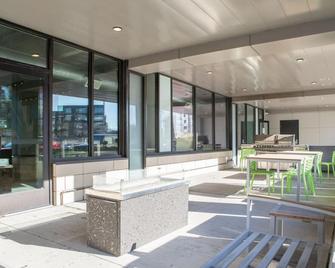 East Side Studio Apt - Near Brady St and Fiserv with Balcony - Milwaukee