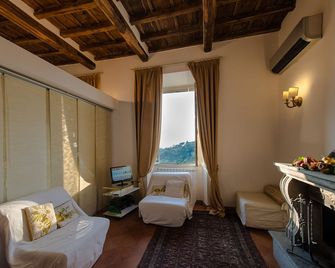 Penthouse in the center of Ariccia, near Rome with panoramic terrace - Ariccia - Living room