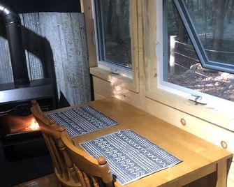 Felstead Farms Creekside Cabin - Campbellcroft