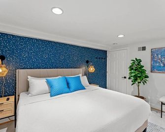 Sunny DC Garden Home | Spacious 1br/1ba By Dcottage - Washington, D.C. - Bedroom