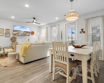 Luxury on Greens w Pool Nearby Golf Barefoot - Myrtle Beach - Comedor