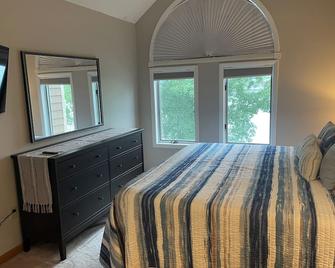 Lakefront Wisp Away / w Dock - McHenry - Habitación