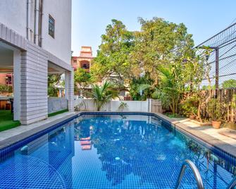Pajaros Blu - Baga - Pool