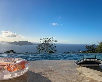 Zafira Luxe - Leonards - Beach