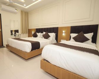 Hotel Neha Palace - Ujjain - Bedroom