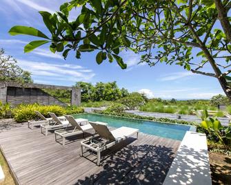 Hideaway Villas Bali - Uluwatu by Kanaan Hospitality - South Kuta - Piscina
