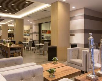 Hampton Inn by Hilton Hermosillo - ארמוסיו - חדר אוכל