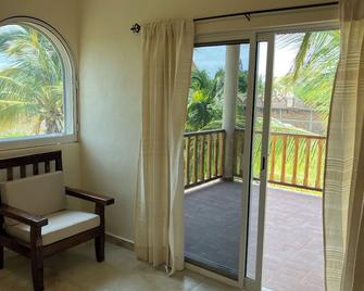 Explore this spacious 3-bedroom apartment with WiFi, AC in nice Perula - Pérula - Balcón