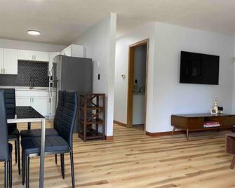 Henderson Haven / King 2bd/1ba Apartment\n\n - Henderson - Restaurant