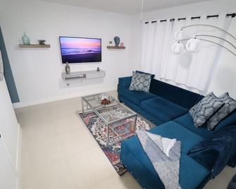 Charming 2-bedroom building in Miami with WiFi, AC - Miami - Sala