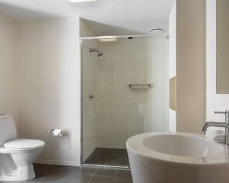 Evolution Apartments - Brisbane - Bathroom