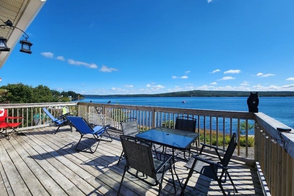 Oceanside beautiful vacation property! - Lewisporte - Balcony