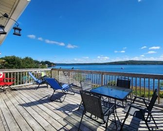Oceanside beautiful vacation property! - Lewisporte - Balcony
