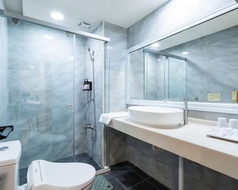 Hotel E Tung - Taichung City - Bathroom