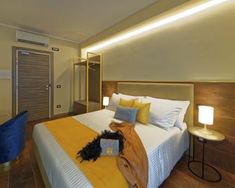 Red Ribbon - Milan - Bedroom