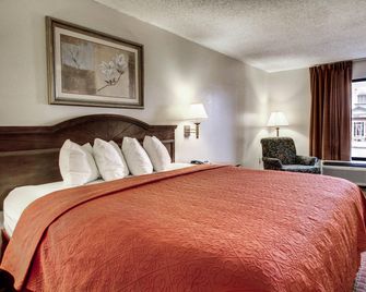 Quality Inn & Suites Clinton - Jackson West - Clinton - Bedroom