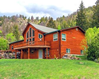 Taylormade Getaway - Almont - Almont - Building