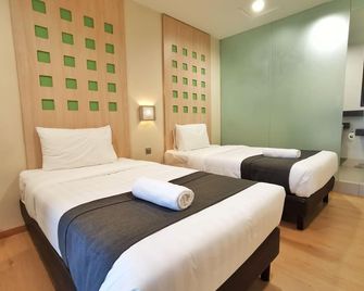 Hotel 98 - קוצ'ינג - חדר שינה