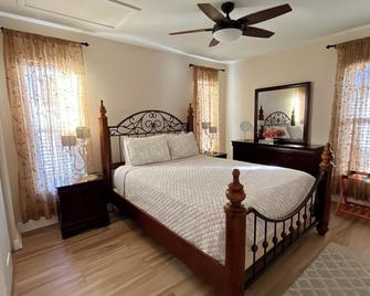 Beautifully, Renovated Home In Quiet Cul De Sac! Close To Everything! - Oldsmar - Bedroom