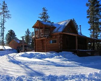 Mountain Crest: Seclusion and Serenity Await at Our Rustic Mountain Hideaway - Deadwood - Building