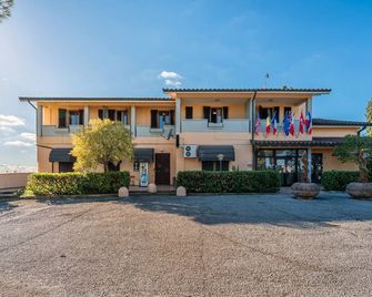 Albergo Il Tegolo - Cerreto Guidi - Building