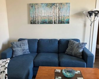 Lots of Space for a Great Price! Barre VT! - Barre - Sala de estar