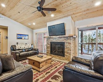 Gorgeous Cabin on Tahoe's West Shore! - Homewood - Living room