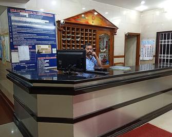 Spot On 45084 Hotel Navaratna Deluxe - Karwar - Front desk