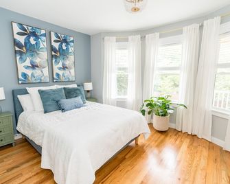 The Blue Bird - Bethany - Bedroom