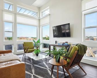 2880 Skyline Penthouse at Espadin - Denver - Olohuone