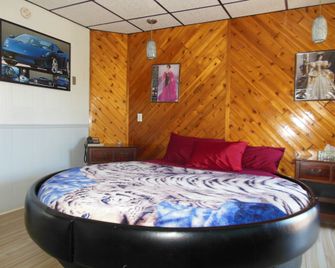 Motor Court Motel - London