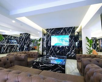 دوكان ديلاكس هوتل - كوساداسي - ردهة