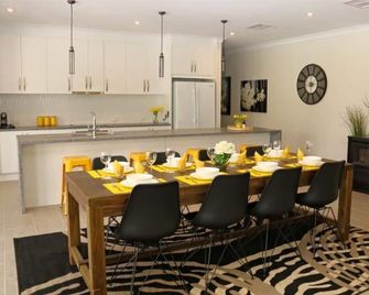 Serendipity@7hill self-contained accommodation - Clare - Dining room