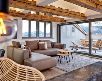 Modern With Flair Of Tradition - Excl. Penthouse- 92sqm- 2 P- Gr. Overd. Terrace - Seehausen am Staffelsee - Obývací pokoj