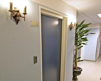 Mango Hotel - Tampere - Hallway