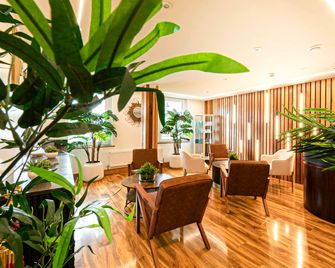 The Beaches Hotel - Prestatyn - Front desk