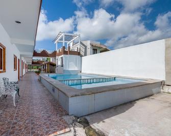 OYO Hotel Palma Real - Tulum - Pool