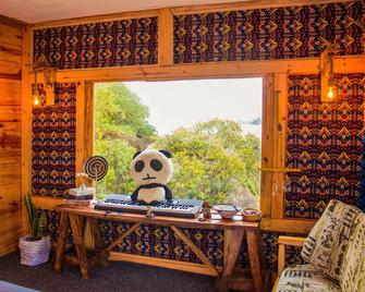Authentic cabin on top of the Rocks by the Lake victoria and beneath the Stars - Mwanza