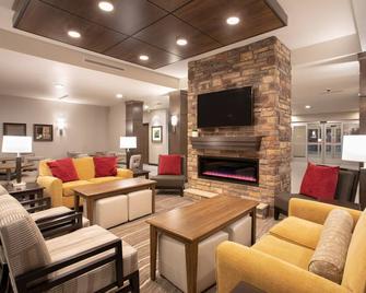 Free Breakfast. Pool & Hot Tub. Near Rushmore Crossing Shopping Complex! - Rapid City - Stue