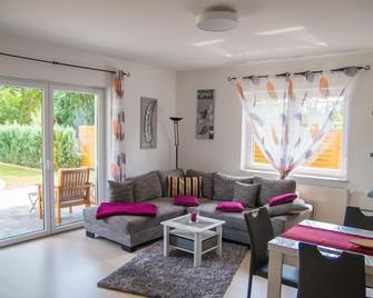Barrier-Free Relaxation In A Quiet Location Near The Elbe, The Altmarkt - Klietz - Sala de estar